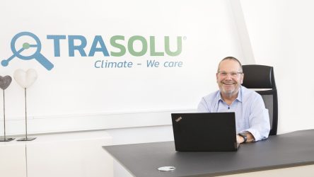 Keld og Logo © TRASOLU 2024, 16-9